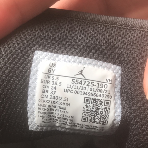 🖤💛AIR JORDAN 1 MIDS BLACK AND GOLD - Picture 3 of 4